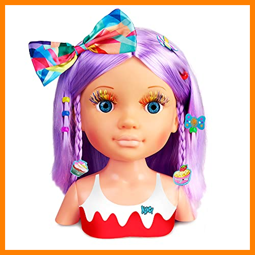 【 Mejor precio en oferta de 】✔️ Nancy - Un Día de Secretos de Belleza Violeta, Busto de muñeca con el Pelo Morado y Largo para peinar y maquillar, más de 20 Accesorios como Lazos, coleteros, Pinzas y Purpurina, Famosa (700015133)